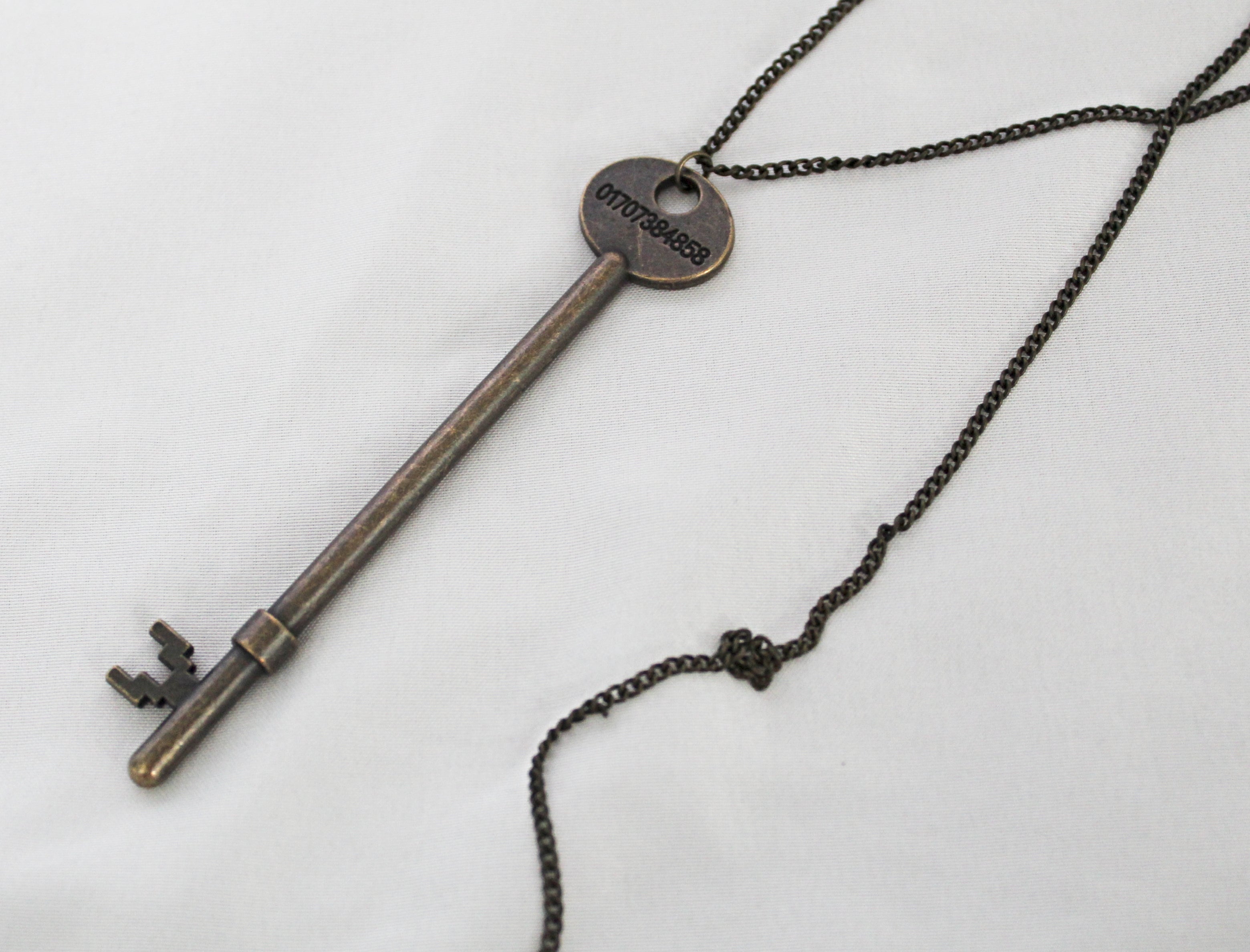 Skeleton Key Necklace Mystery Key Necklace Vintage -   Skeleton key  necklace, Key necklace vintage, Key necklace